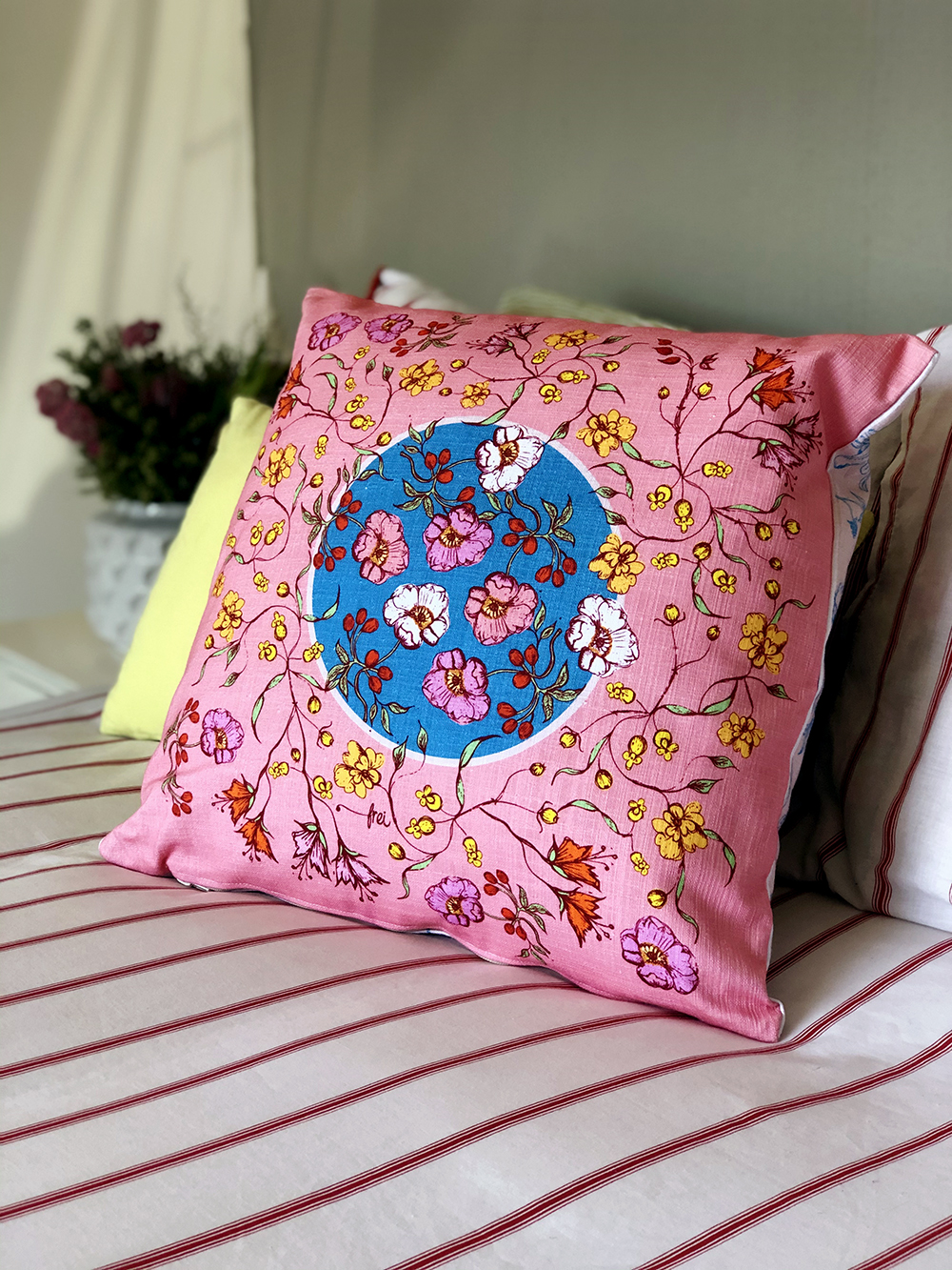 frei-scatter-cushion-freda-bouquet-blue